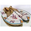 Image 1 : Sioux beaded mocassins