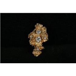 Gold nugget pendant with 5 diamonds