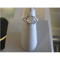 1CT Diamond Ladies Ring - Baguette with Round Center, 14K gold