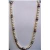 Image 1 : 17" Single Strand Pearl Necklace