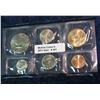 Image 1 : 301. 2005 Philadelphia U.S. Mint Set in original cellophane.