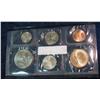 Image 2 : 301. 2005 Philadelphia U.S. Mint Set in original cellophane.