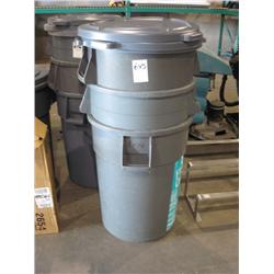 BRUTE 44 GAL CONTAINERS W LIDS (X3)