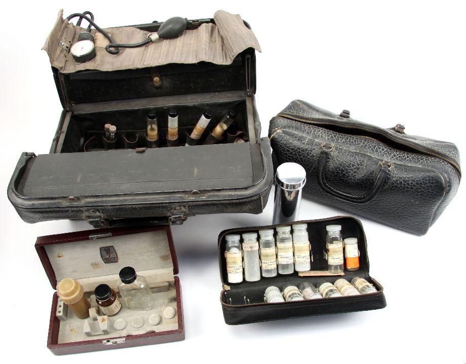 ANTIQUE DOCTORS MEDICAL BAGS & INSTRUMENTS