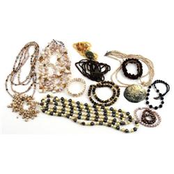 LARGE LOT OF LADIES PEARL & STONE BEAD JEWELRY