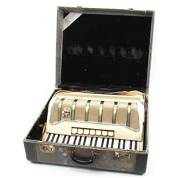 VINTAGE GERMAN HOHNER PIROLA III S ACCORDION