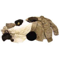 MIXED LOT WWII US HEAD GEAR TUNIC WINGS PARACHUTE