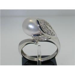 14K White Gold Pearl & Diamond Ring