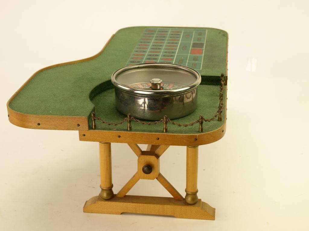 Miniature salesman sample size roulette table