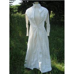 Early white dress/nightgown