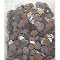 3 1/2 POUNDS OF WORLD MIXED COINS 100s OF COINS IN THIS LOT