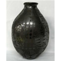 Mata Ortiz Black on Black Pot by Elfida Tena