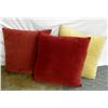 Image 2 : 3 East Indian Design Fabric Pillows