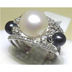 Black & White Pearl and Diamond Ring 18K Wt Gold Size 7