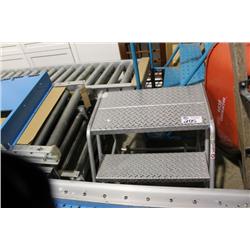 SMALL MOBILE SHOP STAIR