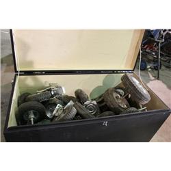 MOBILE WOODEN BIN OF PNEUMATIC CASTERS
