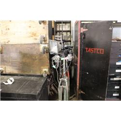 LOT OF JOB LIGHTS & ROLLER CASING