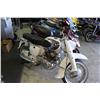 Image 1 : WHITE VINTAGE HONDA MOTORCYCLE