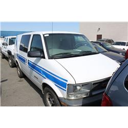 2001 WHITE GMC SAFARI CARGO VAN