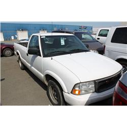 2001 WHITE GMC SONOMA SL 2DR PICK UP