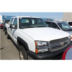 2003 WHITE CHEVROLET SILVERADO 2500HD 4DR PICK UP