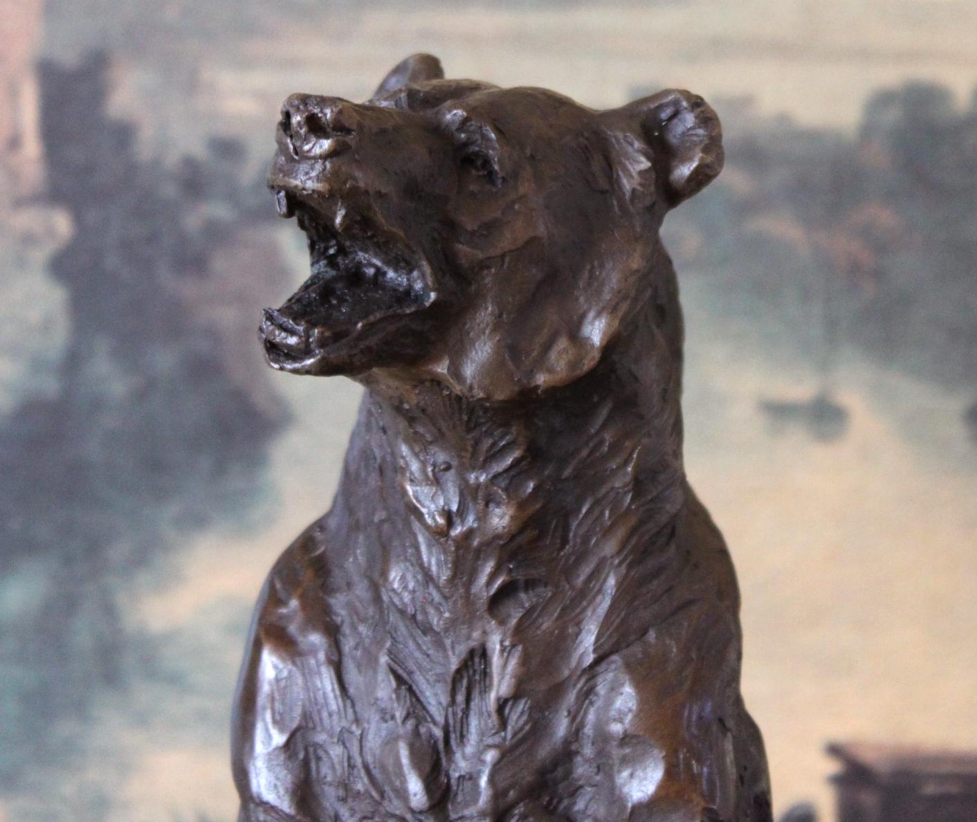 SM563 Striking Bronze Sculpture Grizzly Bear