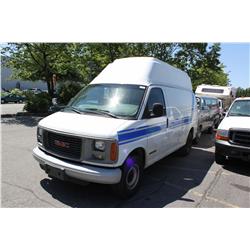 2001 WHITE GMC SAVANA CARGO VAN