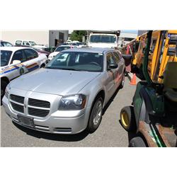 2006 SILVER DODGE MAGNUM HATCHBACK