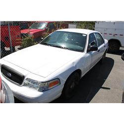 2005 WHITE FORD CROWN VICTORIA POLICE SERIES 4DR