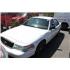 Image 1 : 2005 WHITE FORD CROWN VICTORIA POLICE SERIES 4DR