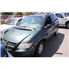 Image 1 : 2001 GREEN DODGE CARAVAN SE PASSENGER VAN