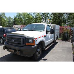 2001 WHITE FORD F-350 XL SUPERDUTY PICK UP