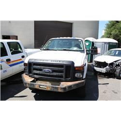 2008 WHITE FORD F-350 SUPERDUTY XL 4DR PICK UP
