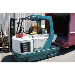 TENNANT 528 SWEEPER -  PROPANE 15%