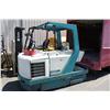 Image 1 : TENNANT 528 SWEEPER -  PROPANE 15%