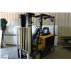 Image 1 : YALE 3 STAGE ELECTRIC FORKLIFT 4000LB