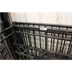 MID HEIGHT BLACK ALUMINUM FENCING