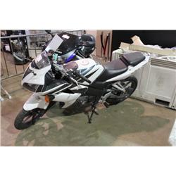 2008 WHITE HONDA CBR MOTORCYCLE