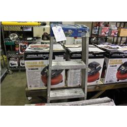 ALUMINUM STEP LADDER