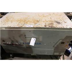 MOBILE LARGE METAL TOOL CHEST