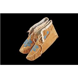 Rare Ladies Canadian Native Moccasins Beaded floral designs.Beaded floral designs.