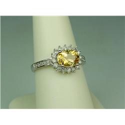 Brilliant 10K White Gold Ladies Ring Set with citrine and diamonds with a total weight of approx. 3.