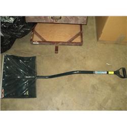 SNOW SHOVEL