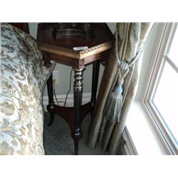 END TABLE W/ METAL LIP, SLENDER {print sequence:} 162