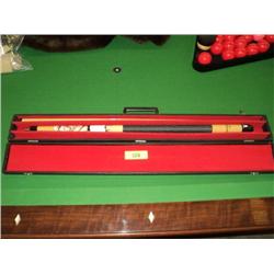 PLAYBOY POOL STICK WITH CASE {print sequence:} 351