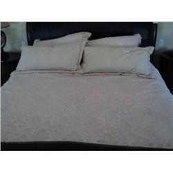 COMFORTER, PILLOWS, LINENS, SHEETS, KING SIZE {print sequence:} 68