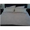 Image 1 : COMFORTER, PILLOWS, LINENS, SHEETS, KING SIZE {print sequence:} 68