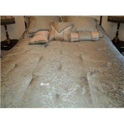 COMFORTER, PILLOWS, LINENS, SHEETS, FULL SIZE {print sequence:} 34