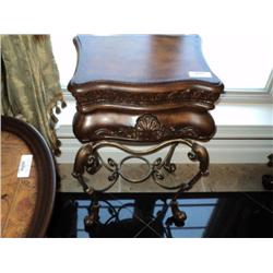 END TABLE W/ LIFT TOP, CHEST STYLE {print sequence:} 115