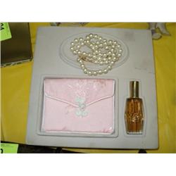 HOUBART CHANTILLY SET